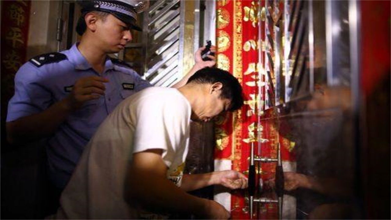 石屯镇请开锁师傅开了锁后，师傅为什么一般都不进门，就算主人请也不进去？